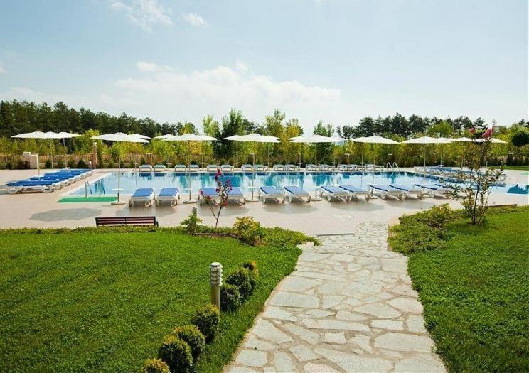 Аппартамент Pines Beach Resort เบียลา ภายนอก รูปภาพ