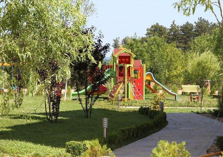 Аппартамент Pines Beach Resort เบียลา ภายนอก รูปภาพ